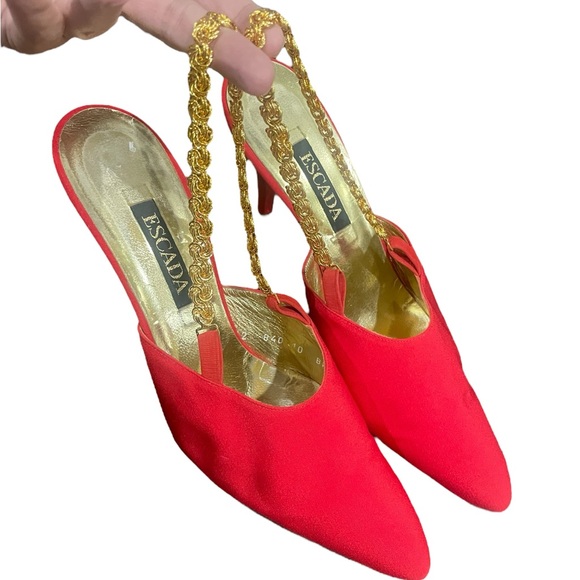 ESCADA Red satin pointed toe gold chain slingback pumps size 10 - Picture 2 of 11